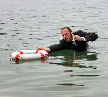 Manager greift nach Rettungsring